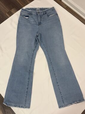 GOOD AMERICAN LIGHT BLUE FLARE JEANS WITH RAW HEM!